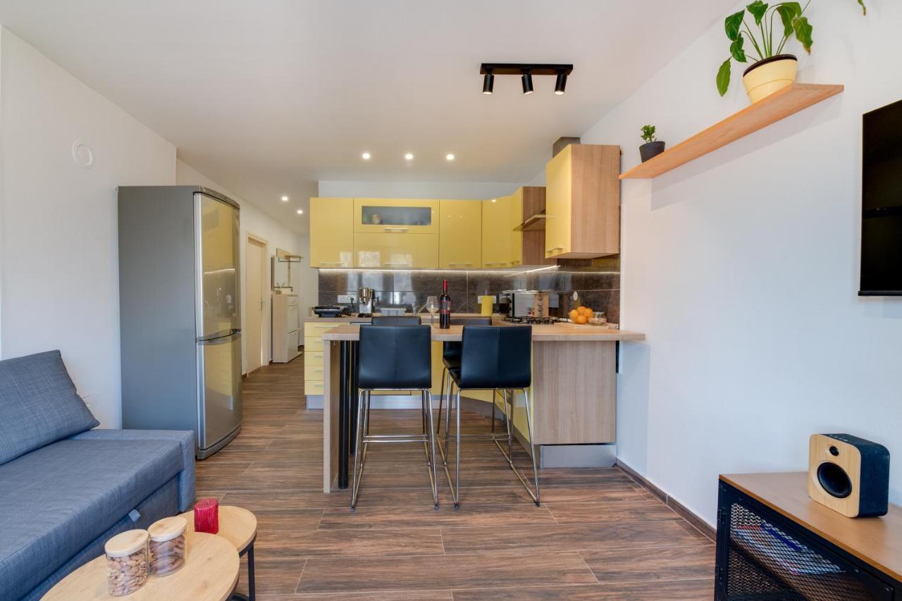 Apartment Niksa พูลา ภายนอก รูปภาพ